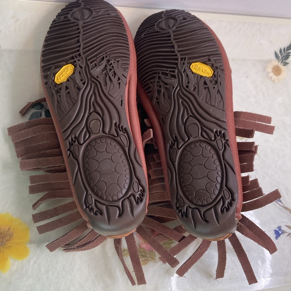 Manitobah paddle moccasin with beads vibram sole size 5 - Picture 5 of 8